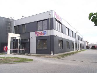Kasetony reklamowe z dibondu na nowym budynku firmy Nauta Turbo w Gdyni